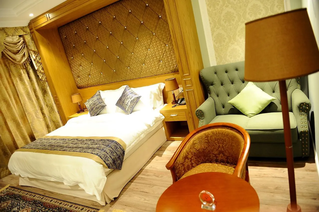 Hotel Britania Kamez 0*,  Albania