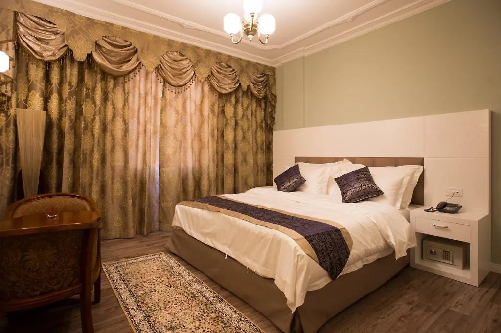 Hotel Britania Kamez 0*,